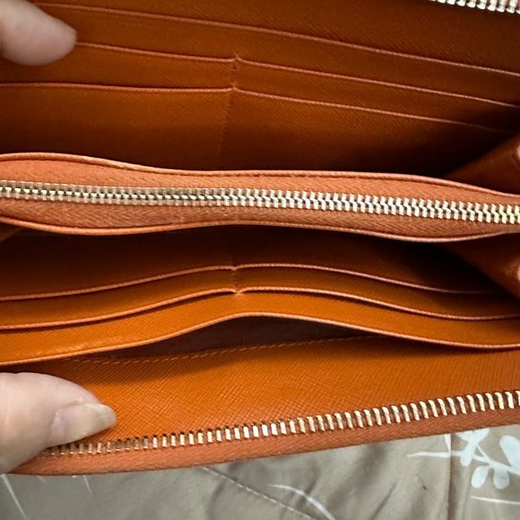 Prada orange long wallet with minor scuffs and tearing inside, in good condtion - Picture 3 of 11
